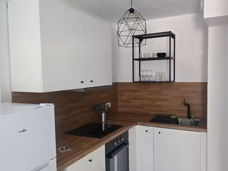 t2 meublé 47m² + parking + balcon
