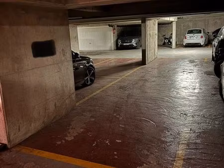 location place de parking couverte