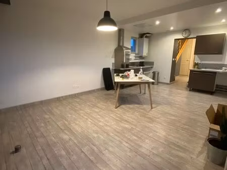 f3 avec terrasse et parking