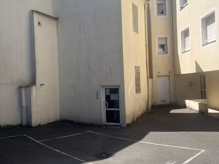 place de parking extérieur - la roche sur yon