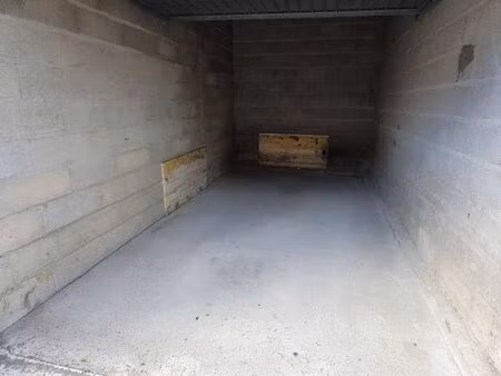 loue box 12m² melun