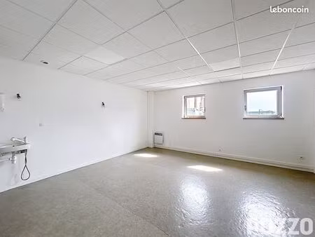 local santé 60 m²