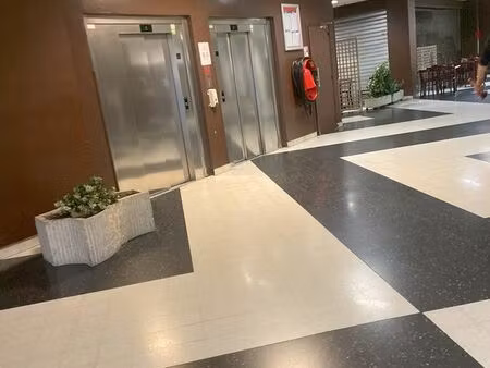petit prix : bureau de 10 m2 à 210 euros ht toutes charges comprises