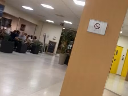 pme / pmi : bureau de 15 m2 à 350 euros ht toutes charges comprises