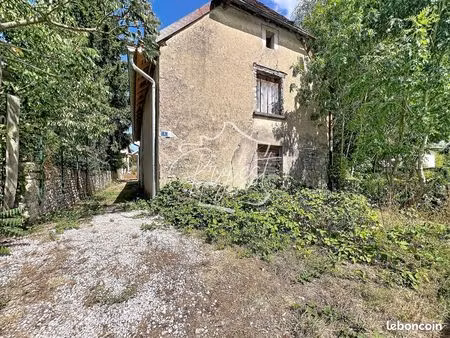 maison 1 pièce 140 m²