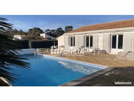 à saint-trojan-les-bains  découvrez cette magnifique propriété idéale pour les vacances en