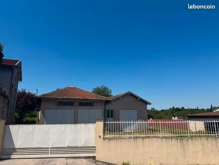 bâtiments artisanaux / stockage 298m²