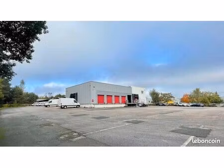 local industriel 1 451 m²