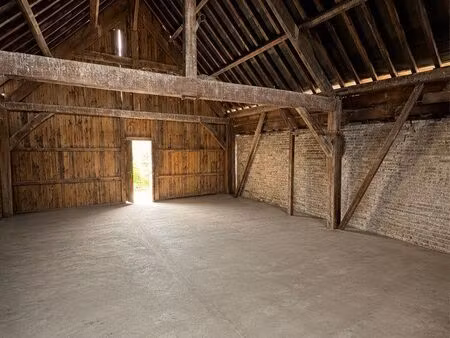 location local 140m2