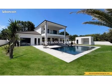 villa 7 pièces 230 m²