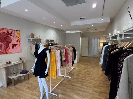 rare – local commercial de 65 m² en plein centre historique de nîmes – loyer exceptionnel 