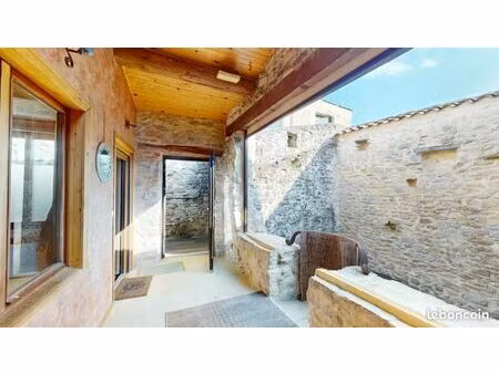 maison de village en pierre