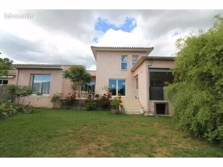 villa 5 pièces 150 m²