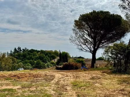 terrain 326 m² uzes