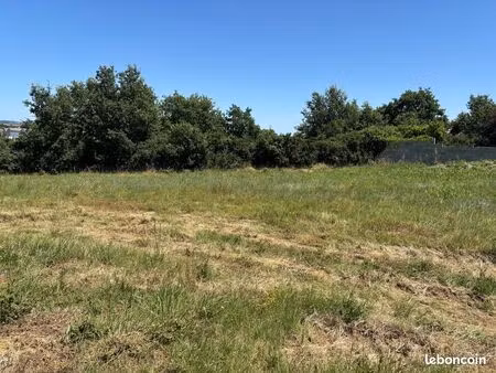 terrain 750 m² grenade