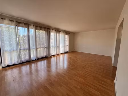 location appartement 4 pièces 69.25 m² à palaiseau (91120)  1 124 €