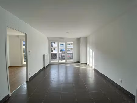location appartement 2 pièces 43.2 m² à sainte-genevieve-des-bois (91700)  775 €