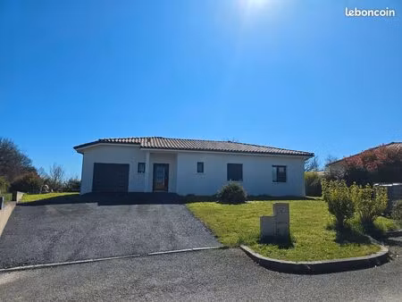 plain pied 126 m2 sur terrain de 890 m2 quartier résidentiel calme jardin sans vis à vis