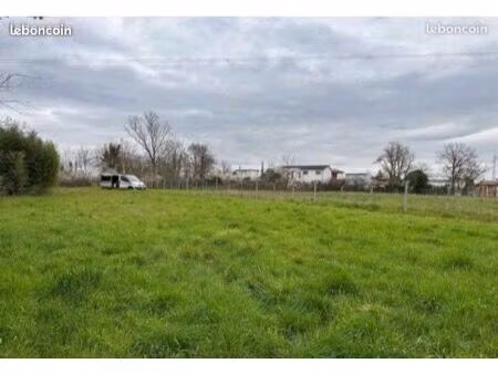 terrain à bâtir de 1800m2 avec dp