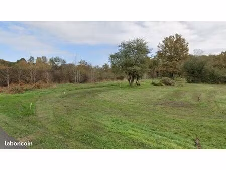 terrain 840 m² noaillan