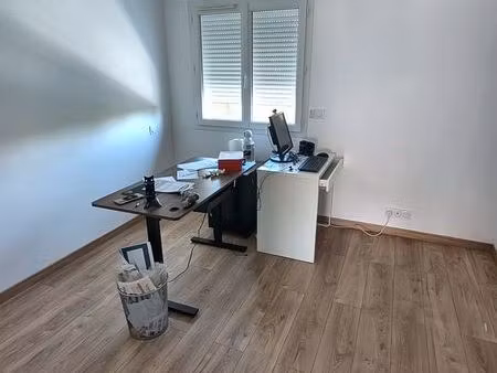 location local professionnel de 65 m2