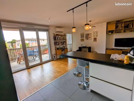 appartement t4 80m² de 2022 - parking/balcon/cave - climatisé
