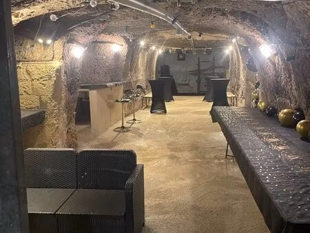 location cave festive