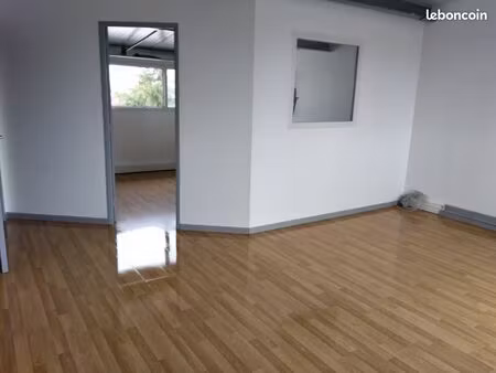 bureau climatisé très clair 45m²