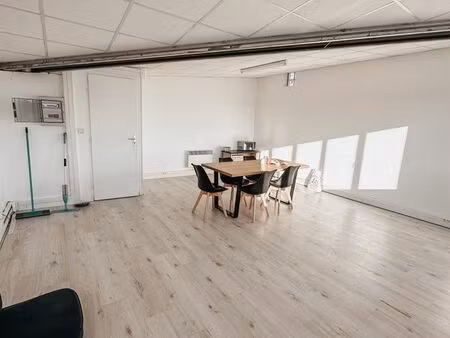 bureau très clair 35m²