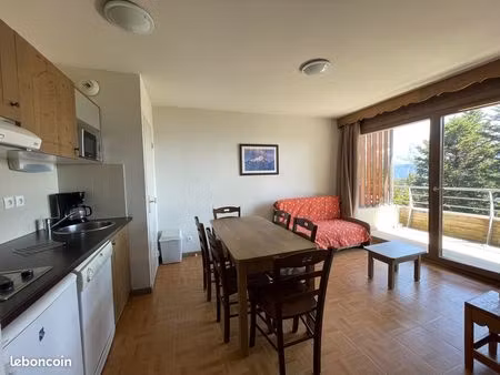 appartement 35 m² + place parking couvert sous sol