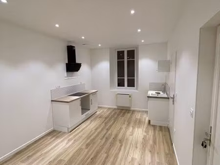 t2 31m2  1 place de parking  cave  calme et lumineux