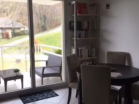 déposez vos valises dans un beau t2 avec grande terrasse de 18m2 et garage