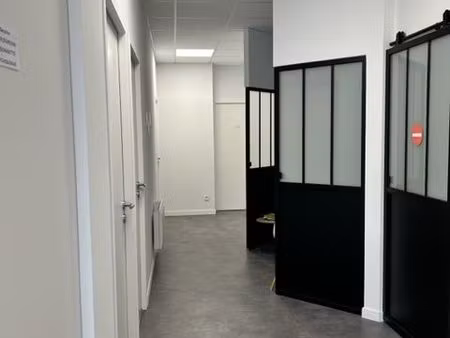 bureau dans centre paramedical