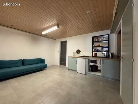 vend atelier avec bureau