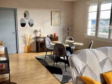 appartement t3 lumineux de 67 m² – vue panoramique sur figeac + parking + cave