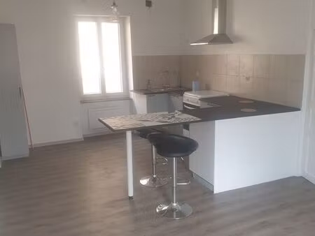 a louer appartement 70m² centre bourg cazals