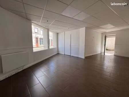 local commercial a louer - disponible en aout 2026