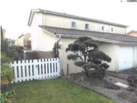 location maison fargues st hilaire / t4 mitoyenne de 93 m² avec jardin – proche centre  en