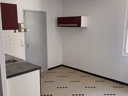 t1 (neuf) en rez de chaussé au calme proche du centre ville
