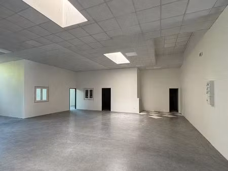 local commercial / dépôt à louer – 500 m²