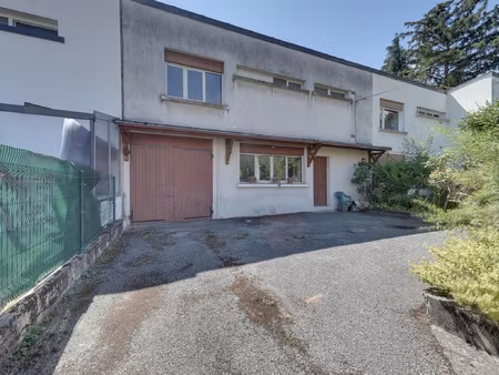maison mitoyenne au calme avec travaux dans environnement pr