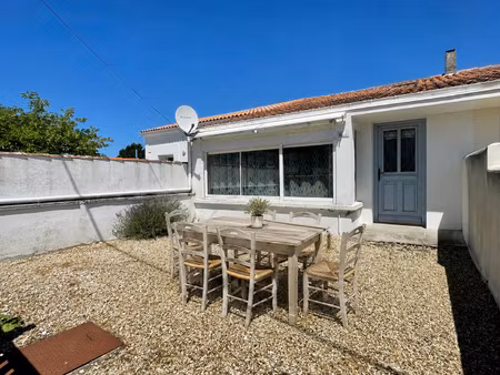 à 500 m de la plage  charmante maison avec cour fermée - la