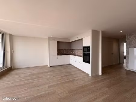 la baule  face mer  superbe 3 pièces rénové de 79 29 m² avec cave et garage