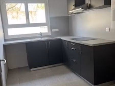 dans résidence avec ascenseur  appartement t3 entièrement ré