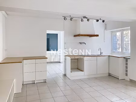 maison 5 pièces à vendre à avrillé   3 chambres  vie de plain-pied  garage
