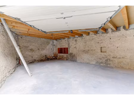 grange en pierre avec fort potentiel d'aménagement