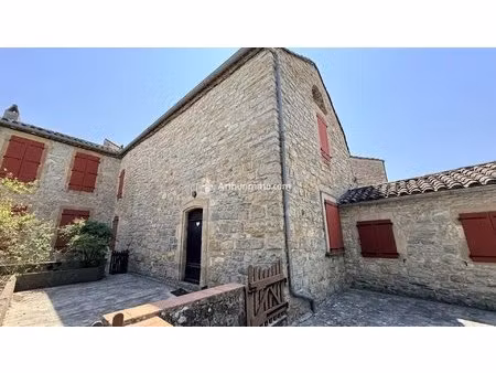 charmante maison en pierre 9 pièces à saint-georges-de-luzençon