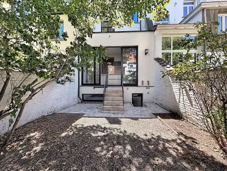 maison à louer avec terrasse et jardin   saint-gilles (vbe50816)