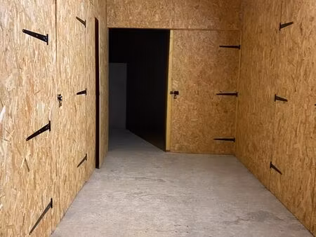 garage/ box/ garde- meuble