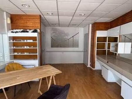 location bureaux et commerces aux sables-d'olonne (85100) : à louer / 25m² les sables-d'ol